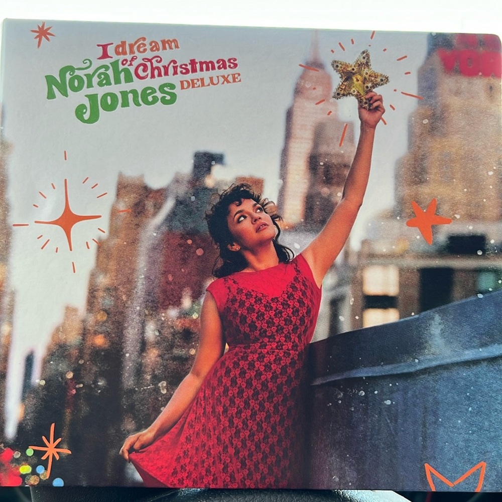 Norah Jones “I Dream of Christmas” Deluxe Album